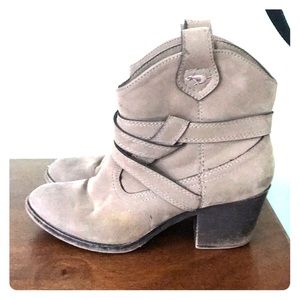 Cowgirl Heeled Booties